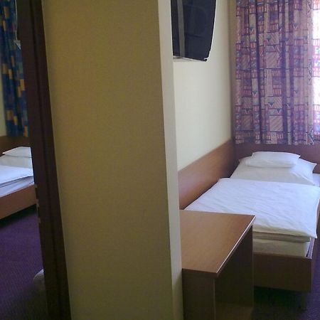 Hotel Thelena Tolna Экстерьер фото